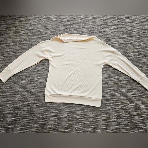 Off-The-Shoulder Zip Top - Picture 7 of 16